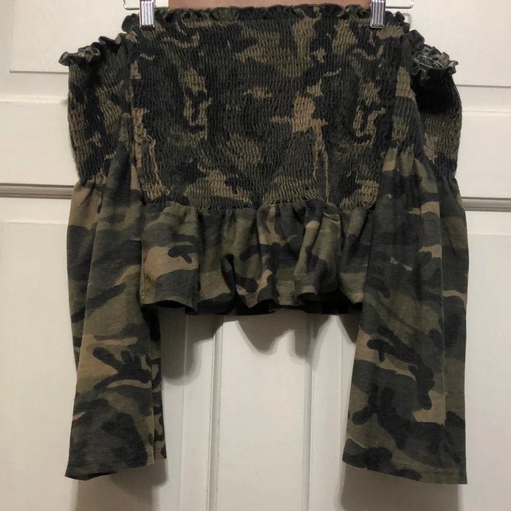 𝅺vintage Havana EST 1954 Camo Off-Shoulder Long Sleeve Top Small